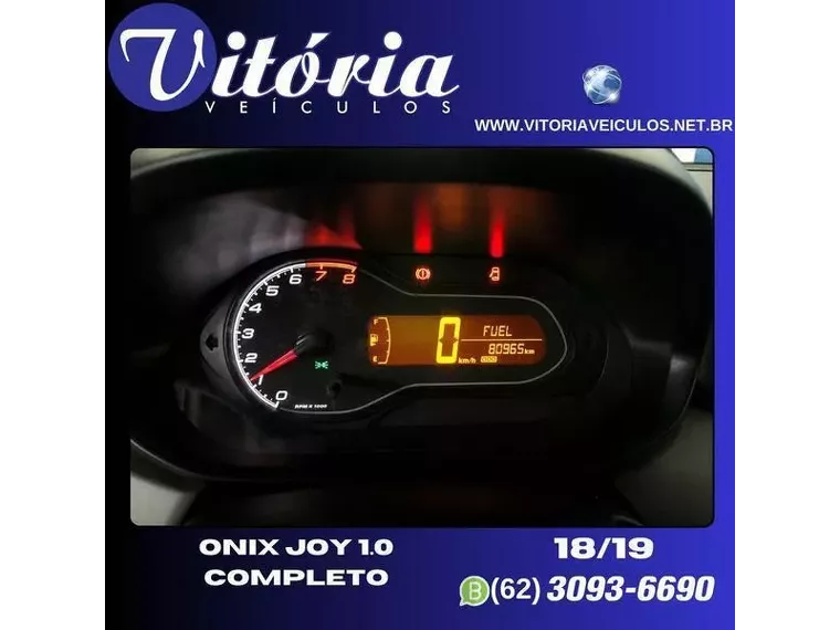 Chevrolet Onix Cinza 8