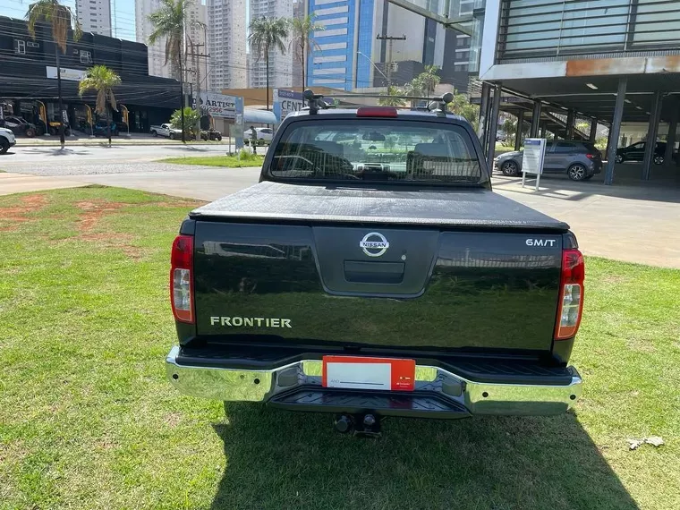 Nissan Frontier Preto 3