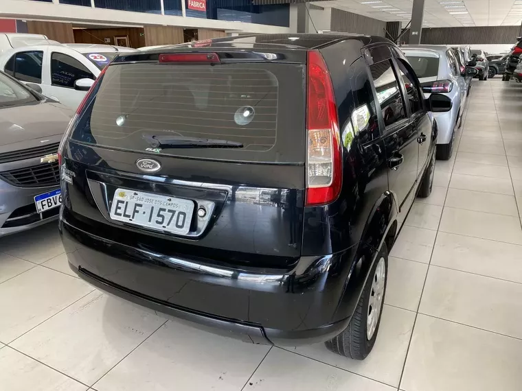 Ford Fiesta Preto 5