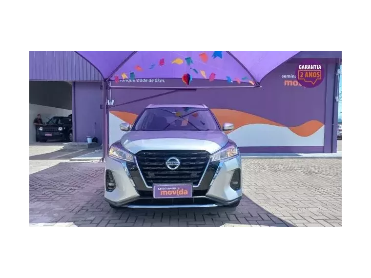 Nissan Kicks Prata 8