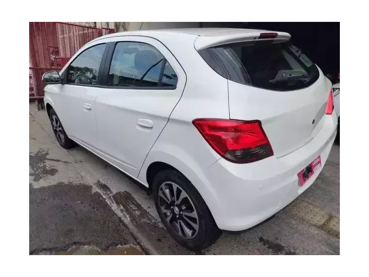 Chevrolet Onix Branco 4