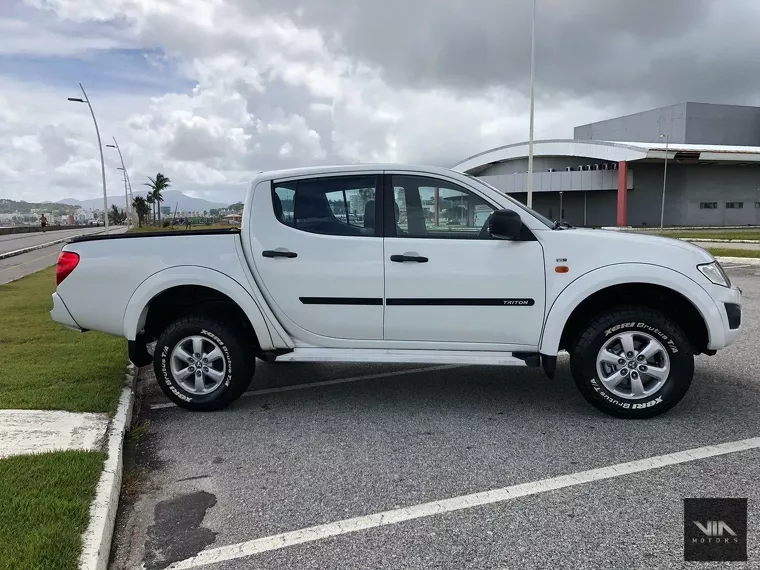 Mitsubishi L200 Triton Branco 10