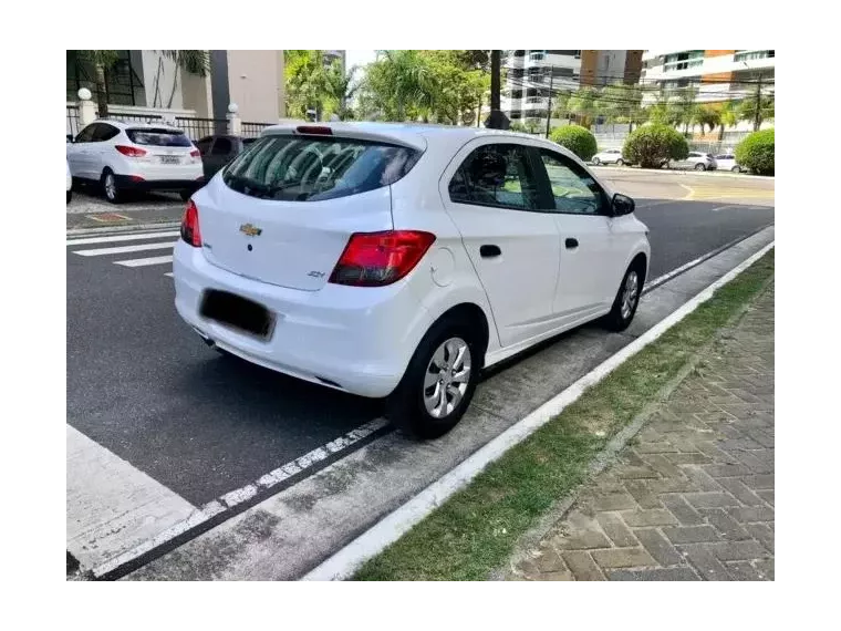 Chevrolet Onix Branco 6