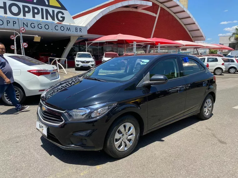 Chevrolet Onix Preto 9