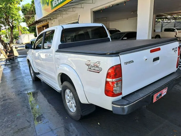 Toyota Hilux Branco 5