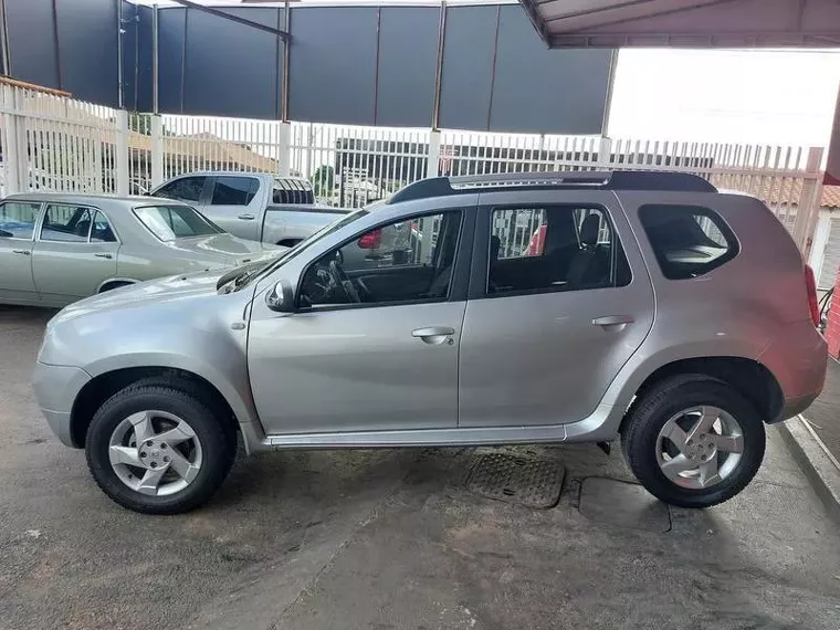 Renault Duster Prata 16