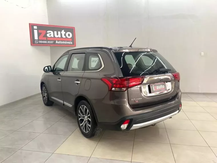 Mitsubishi Outlander Marrom 14