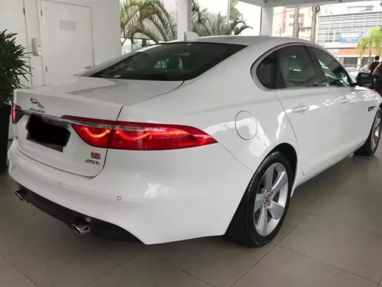 Jaguar XF Branco 9