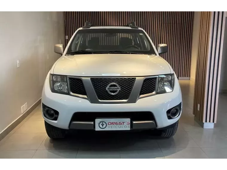 Nissan Frontier Branco 1