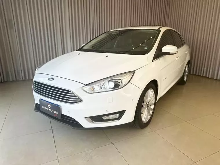 Ford Focus Branco 9