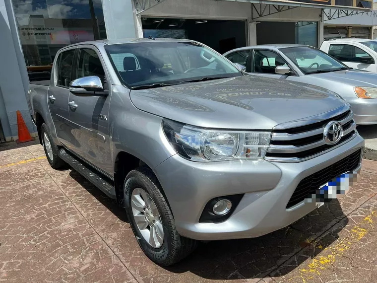 Toyota Hilux Prata 5