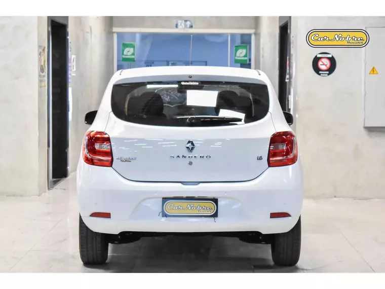 Renault Sandero Branco 17