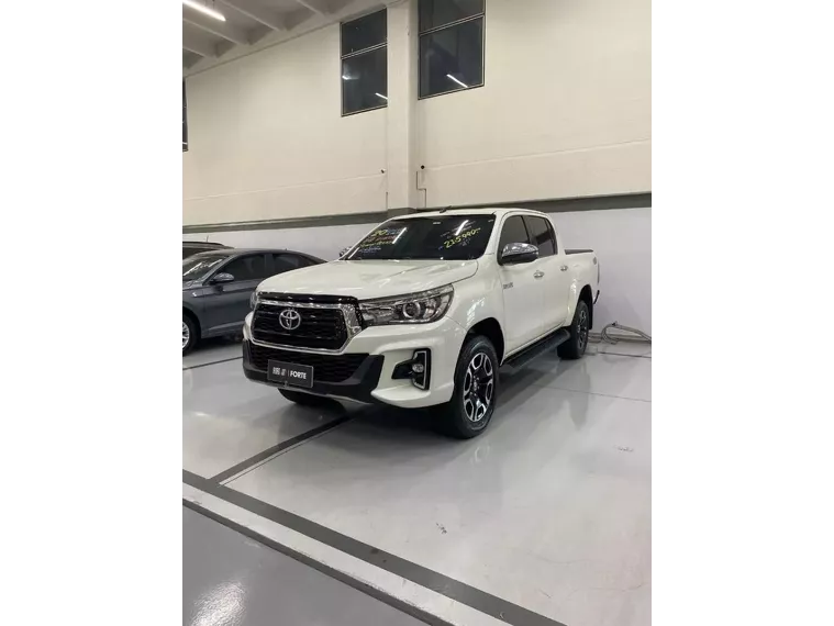 Toyota Hilux Branco 5