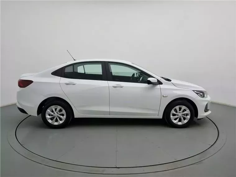 Chevrolet Onix Branco 8