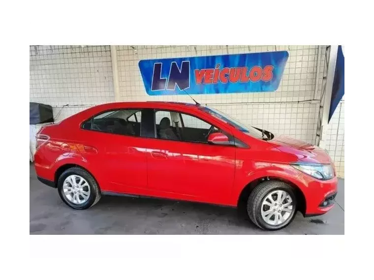 Chevrolet Prisma Vermelho 4