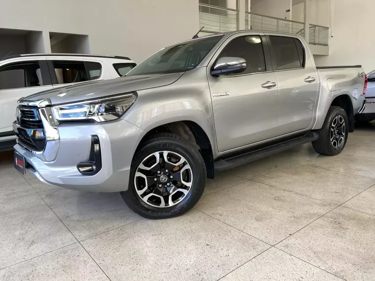 Toyota Hilux Prata 14