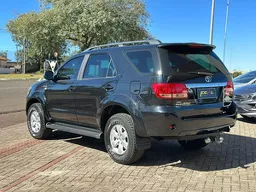 Toyota Hilux SW4