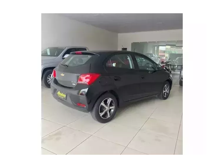 Chevrolet Onix Preto 5