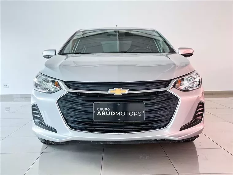 Chevrolet Onix Prata 7