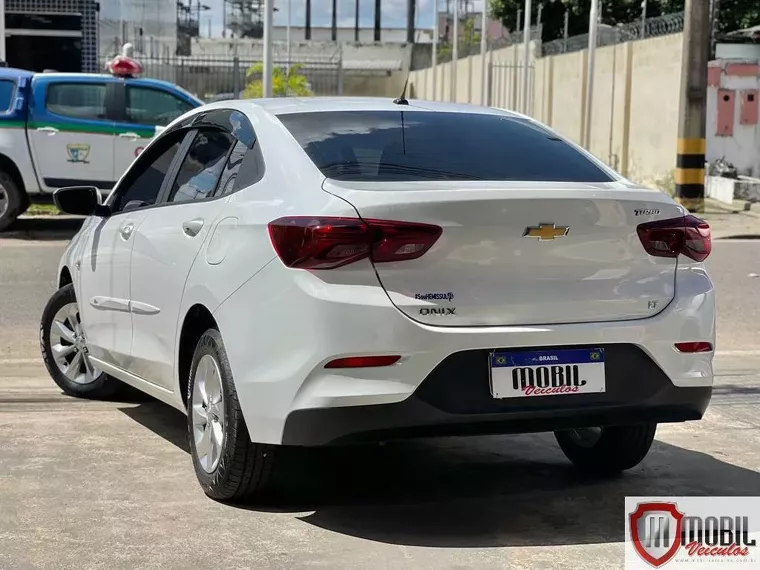 Chevrolet Onix Branco 11