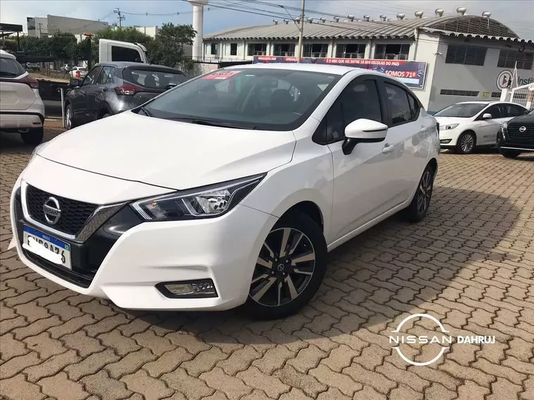 Nissan Versa Branco 5