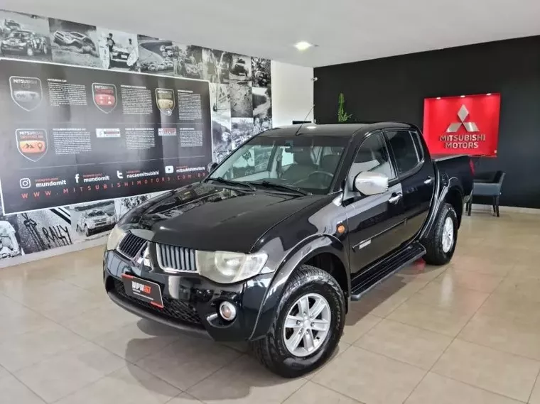 Mitsubishi L200 Triton Preto 12