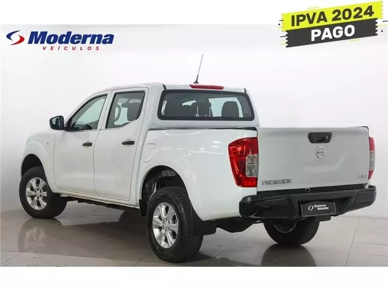 Nissan Frontier Branco 2