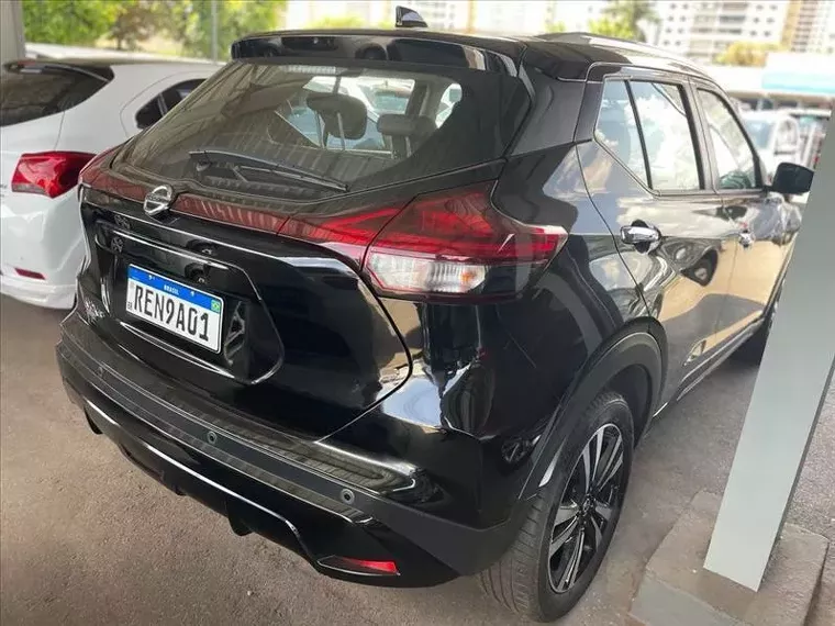 Nissan Kicks Preto 8