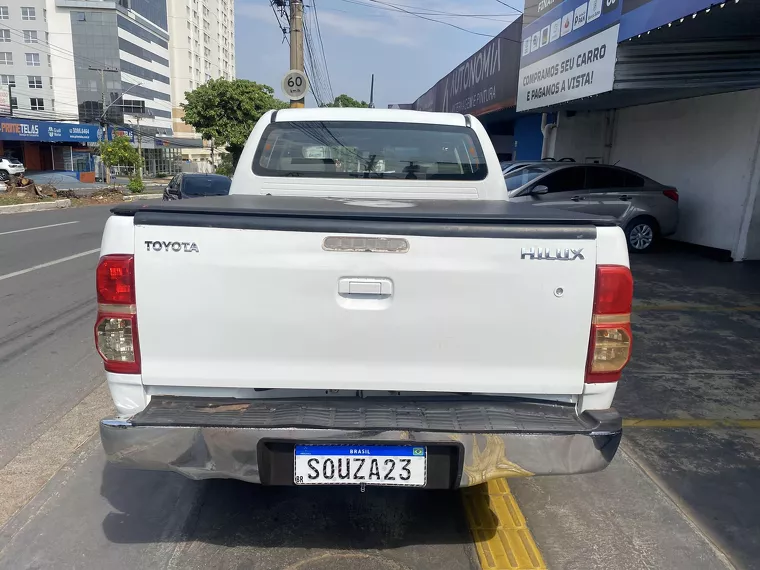 Toyota Hilux Branco 8