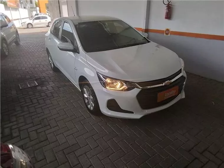 Chevrolet Onix Branco 1