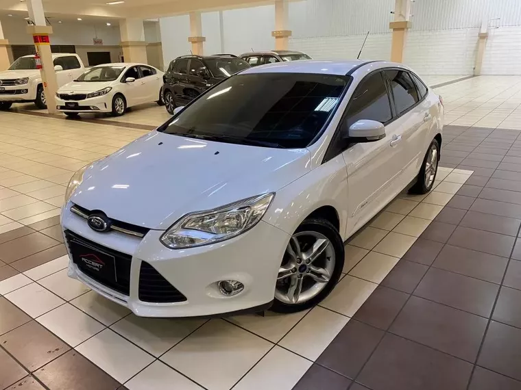 Ford Focus Branco 12