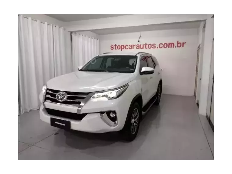 Toyota Hilux SW4 Branco 9