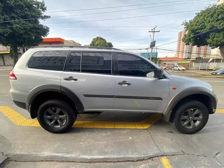 Mitsubishi Pajero Prata 10