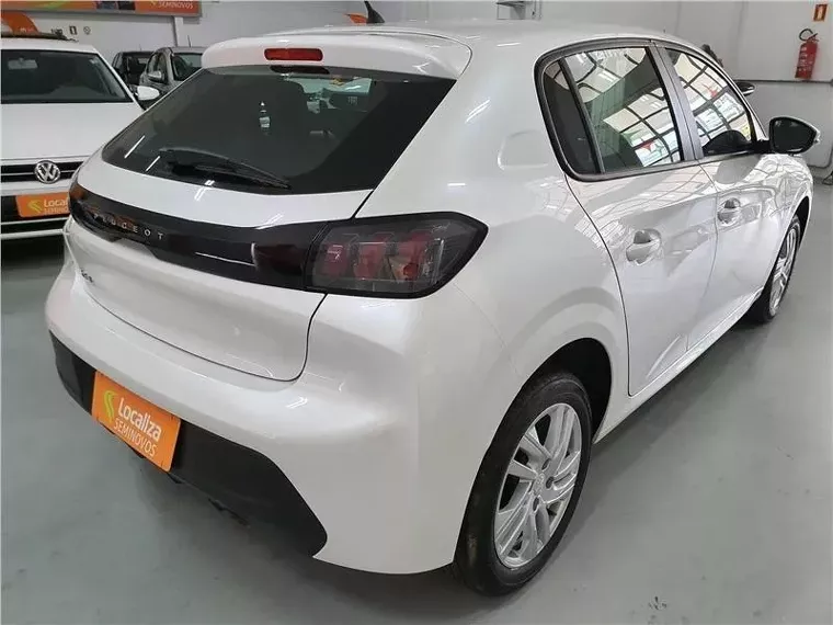 Peugeot 208 Branco 9