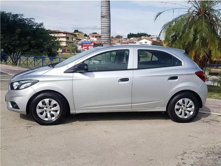 Chevrolet Onix Prata 1