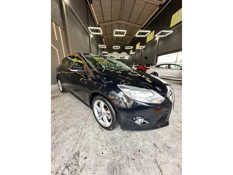 Ford Focus Preto 4