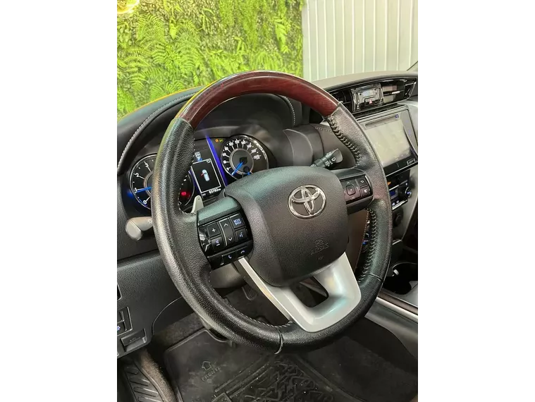 Toyota Hilux SW4 Branco 9