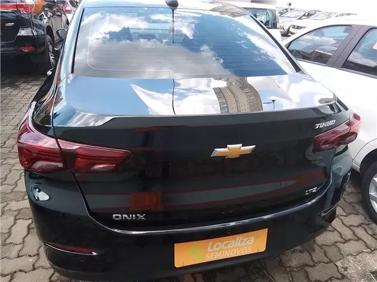 Chevrolet Onix Preto 1