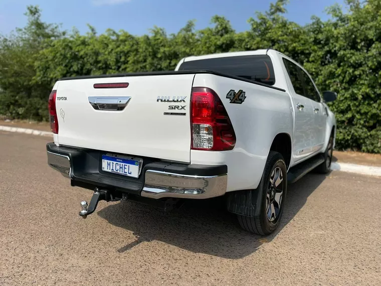 Toyota Hilux Branco 15