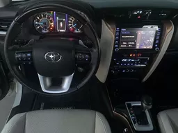 Toyota Hilux SW4
