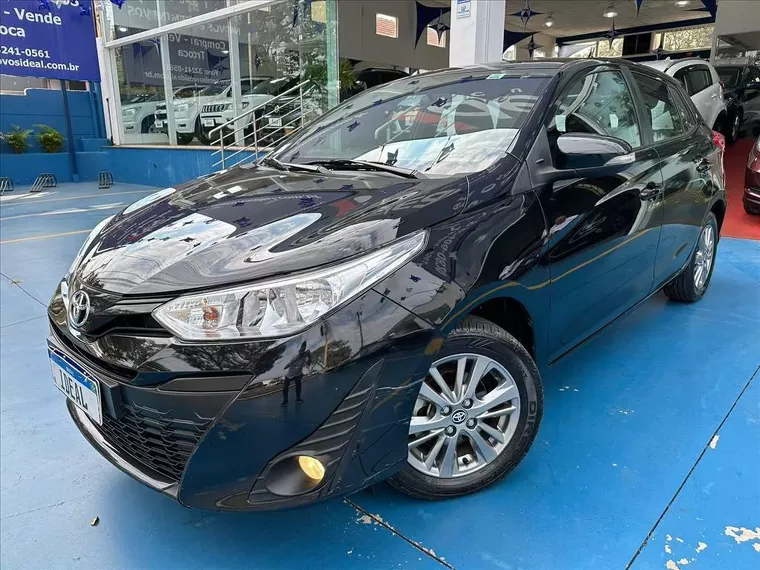 Toyota Yaris Preto 7