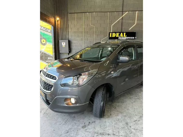 Chevrolet Spin Cinza 3