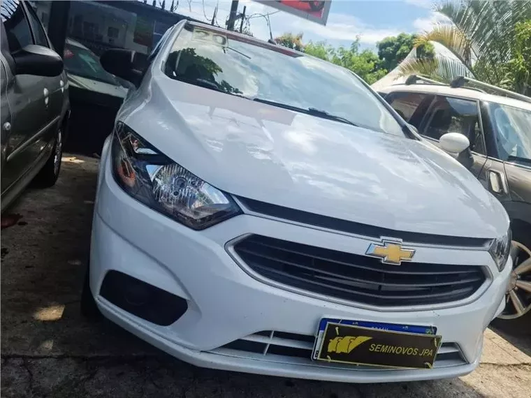 Chevrolet Onix Branco 11