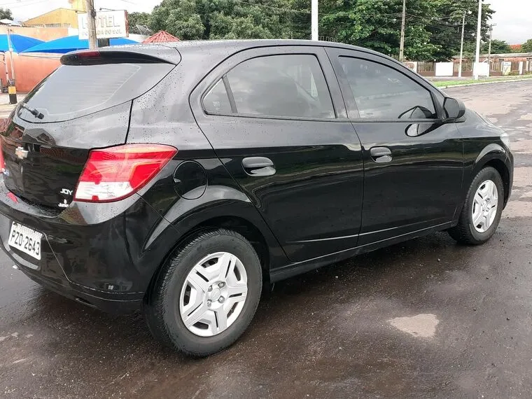 Chevrolet Onix Preto 2