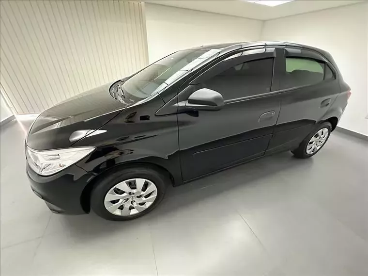 Chevrolet Onix Preto 1