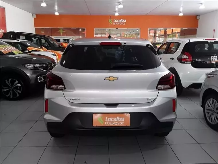 Chevrolet Onix Prata 8