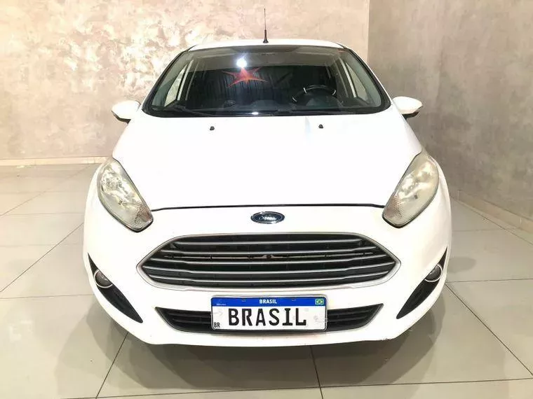 Ford Fiesta Branco 4