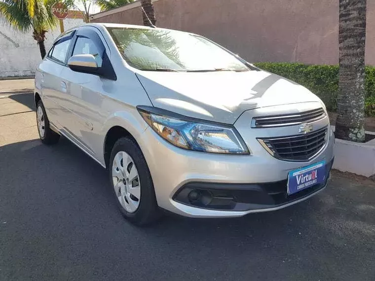 Chevrolet Onix Prata 24