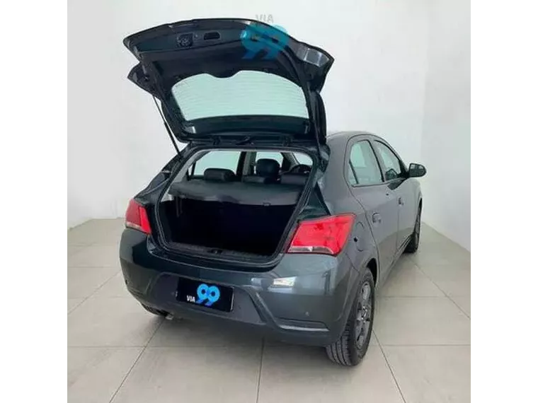 Chevrolet Onix Cinza 5