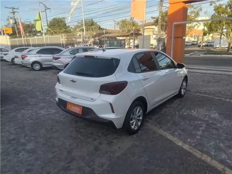 Chevrolet Onix Branco 8